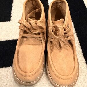 Old Navy Kids Moccasins in Tan Suede